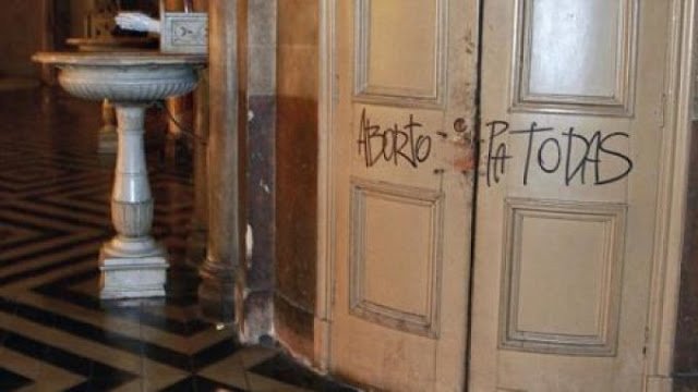 O ódio da esquerda abortista contra a Igreja